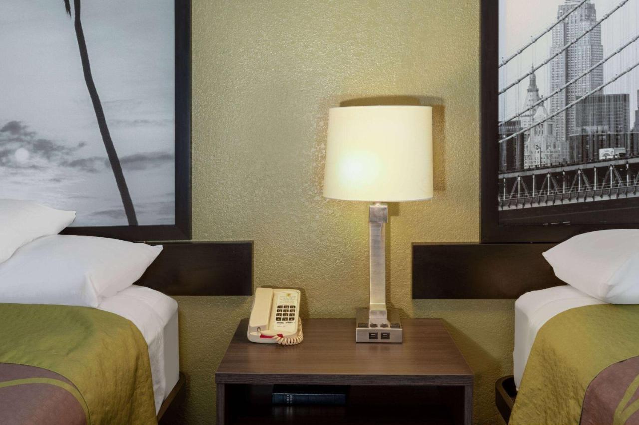 Hotel Super 8 By Wyndham Seguin Extérieur photo