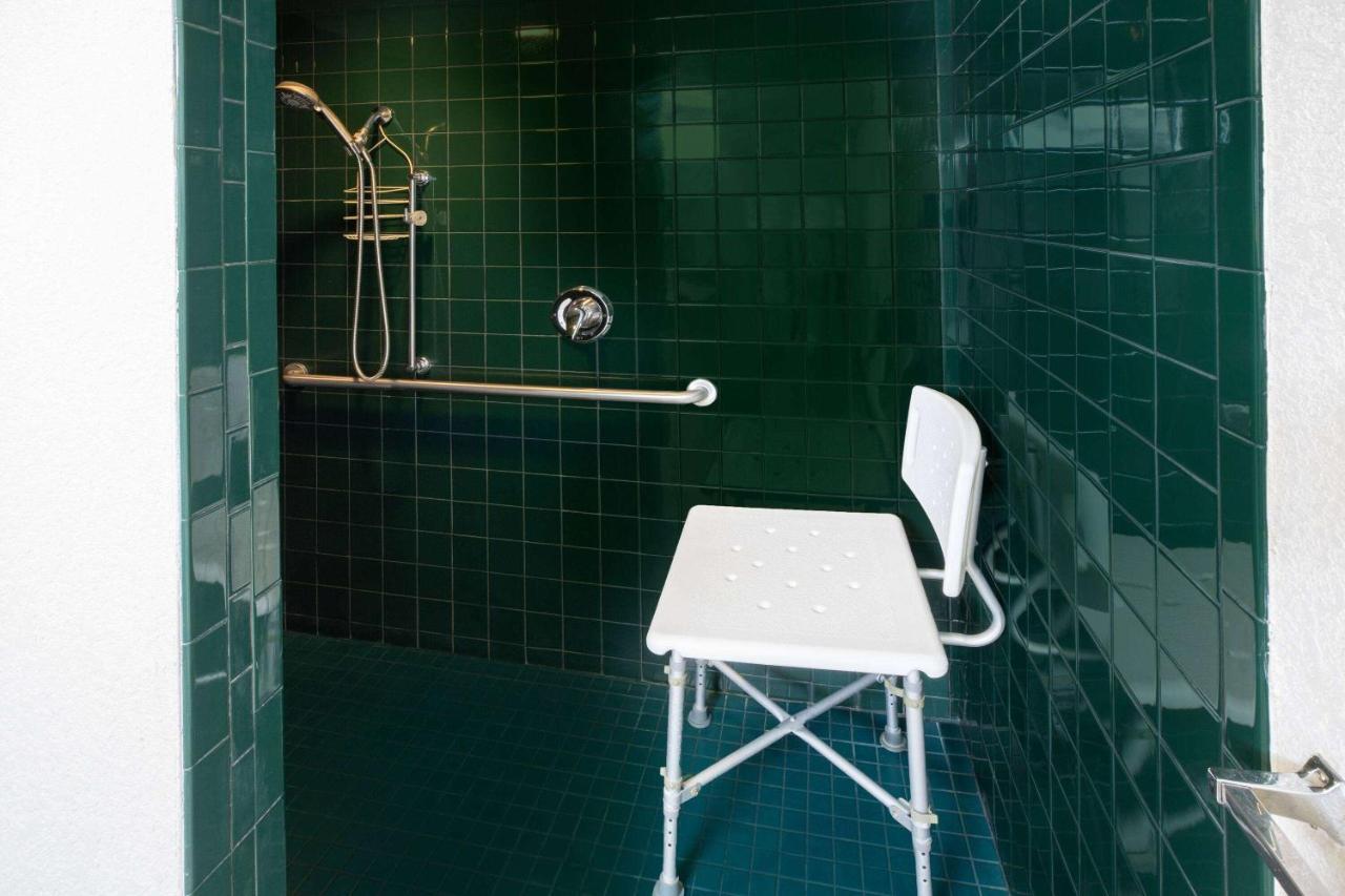 Hotel Super 8 By Wyndham Seguin Extérieur photo