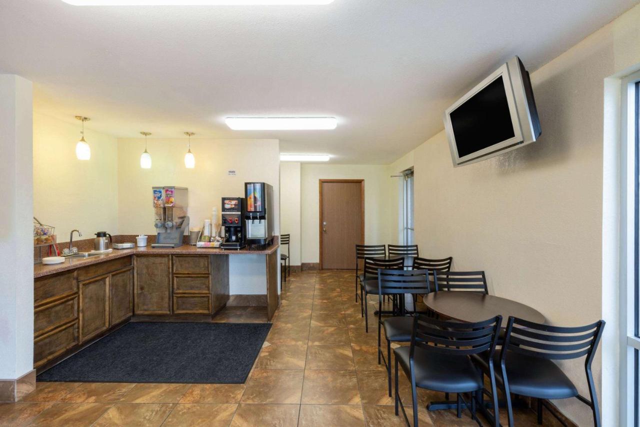 Hotel Super 8 By Wyndham Seguin Extérieur photo