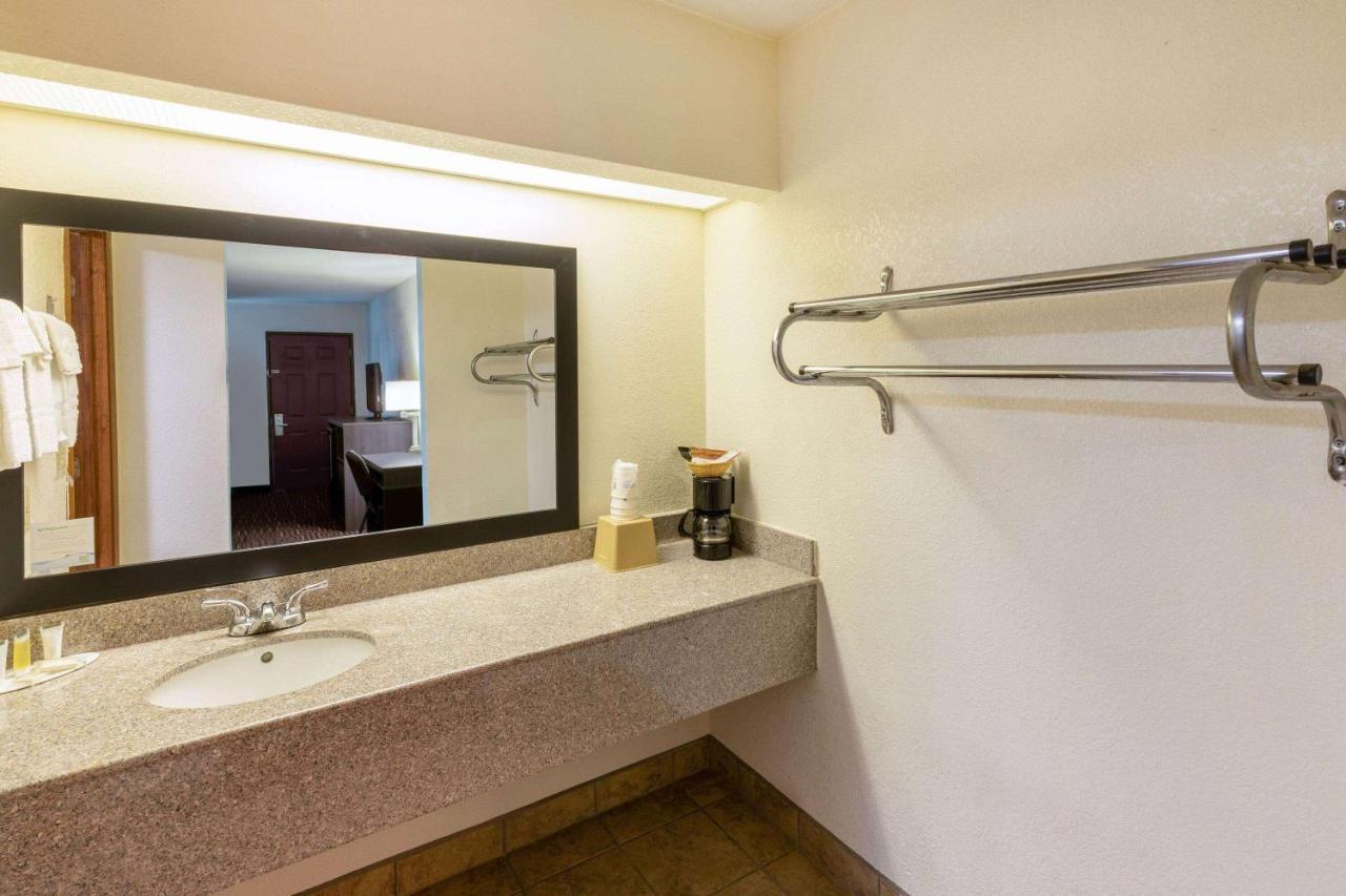 Hotel Super 8 By Wyndham Seguin Extérieur photo