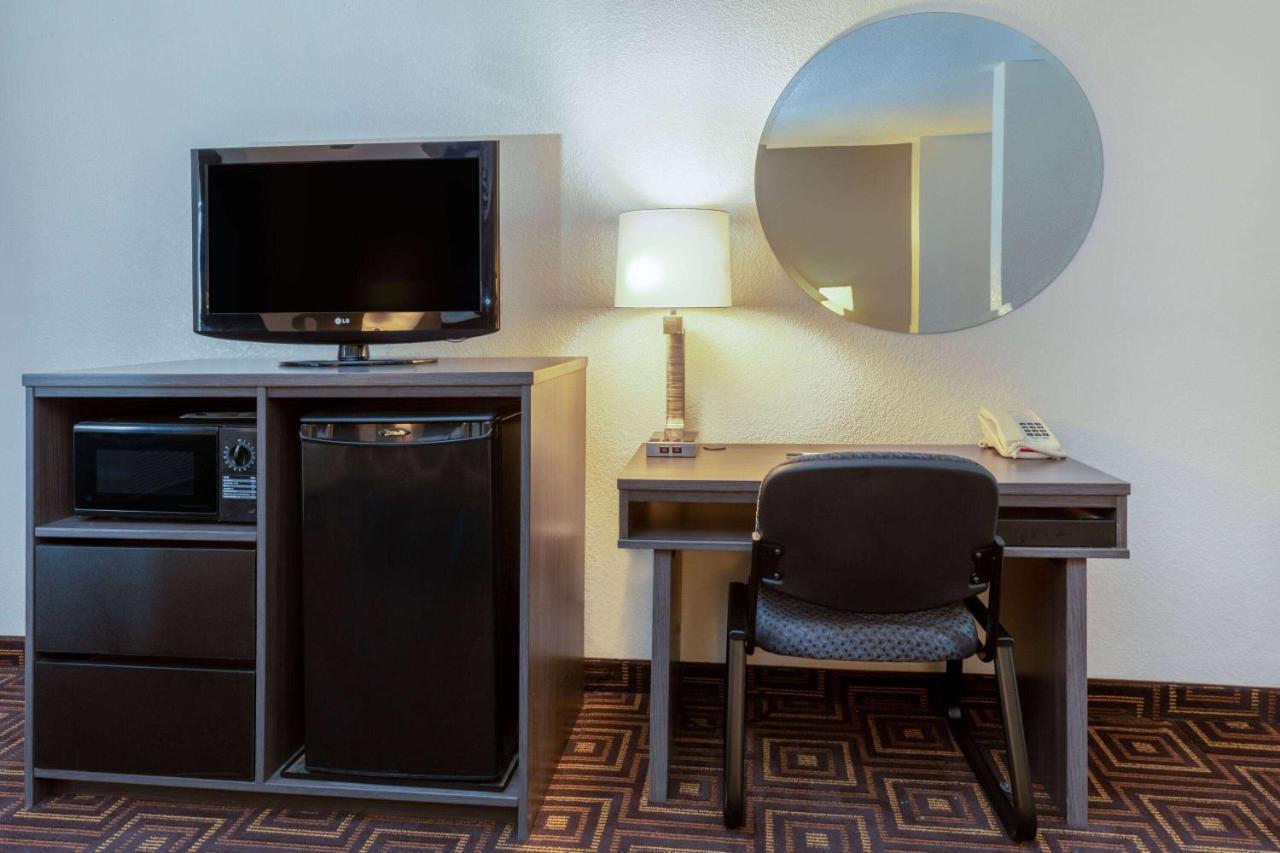 Hotel Super 8 By Wyndham Seguin Extérieur photo